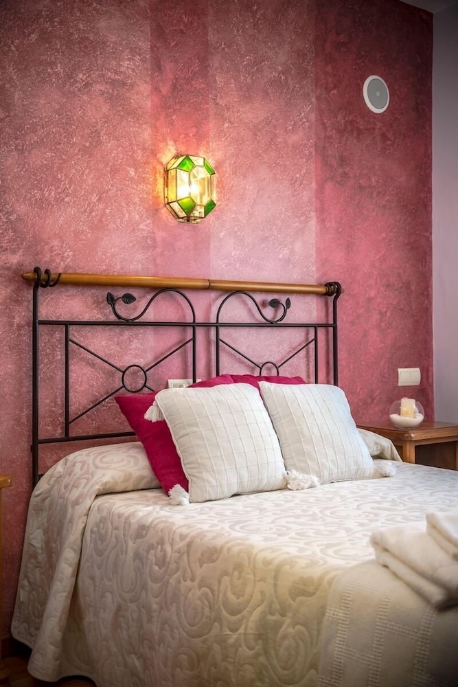 Double Room - Photo 8