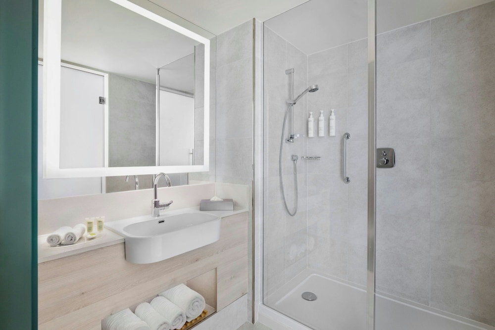 Junior Suite, 1 King Bed, Sea View (Balcony) - Photo 4