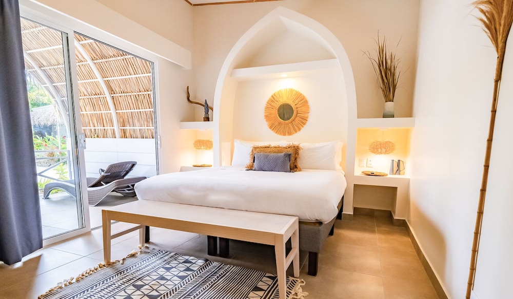 Classic Double Room, Ensuite, Pool View photo 1