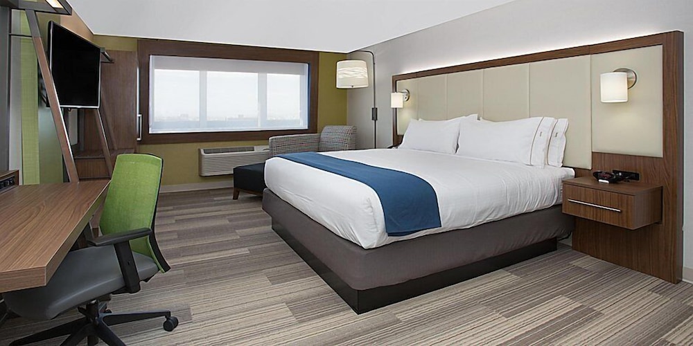 Suite, 1 King Bed with Sofa bed - Photo 4