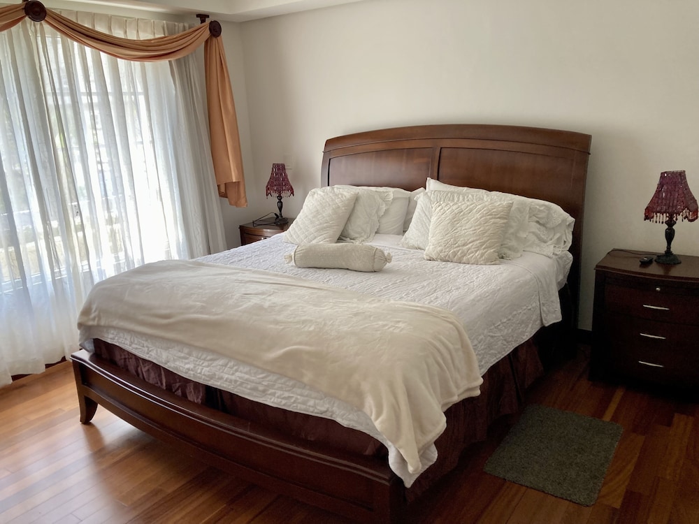Luxury Condo, 1 King Bed, Pool Access, Pool View photo 1