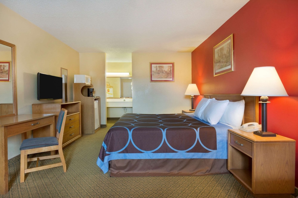 Standard Room, 1 King Bed - Photo 1