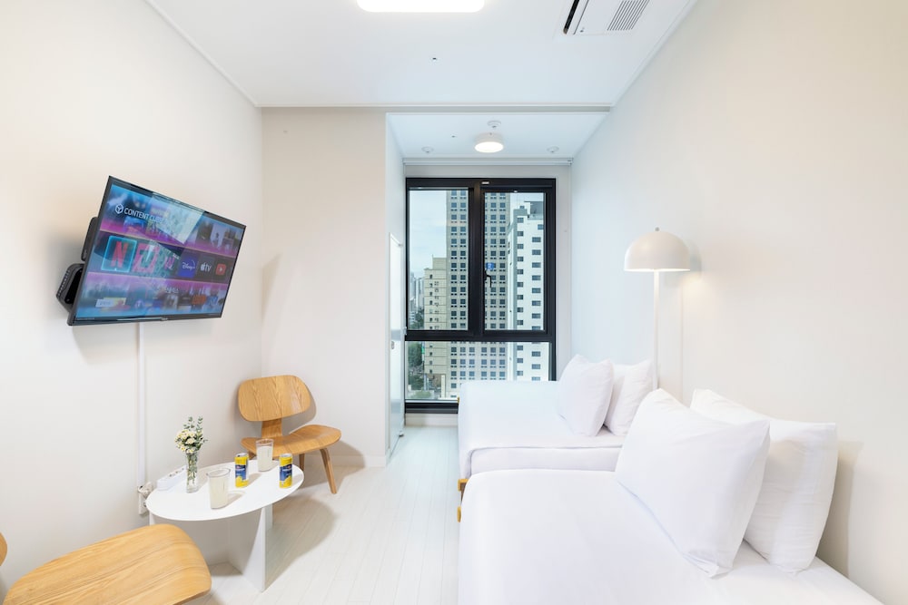 Twin Room, 2 Twin Beds, City View