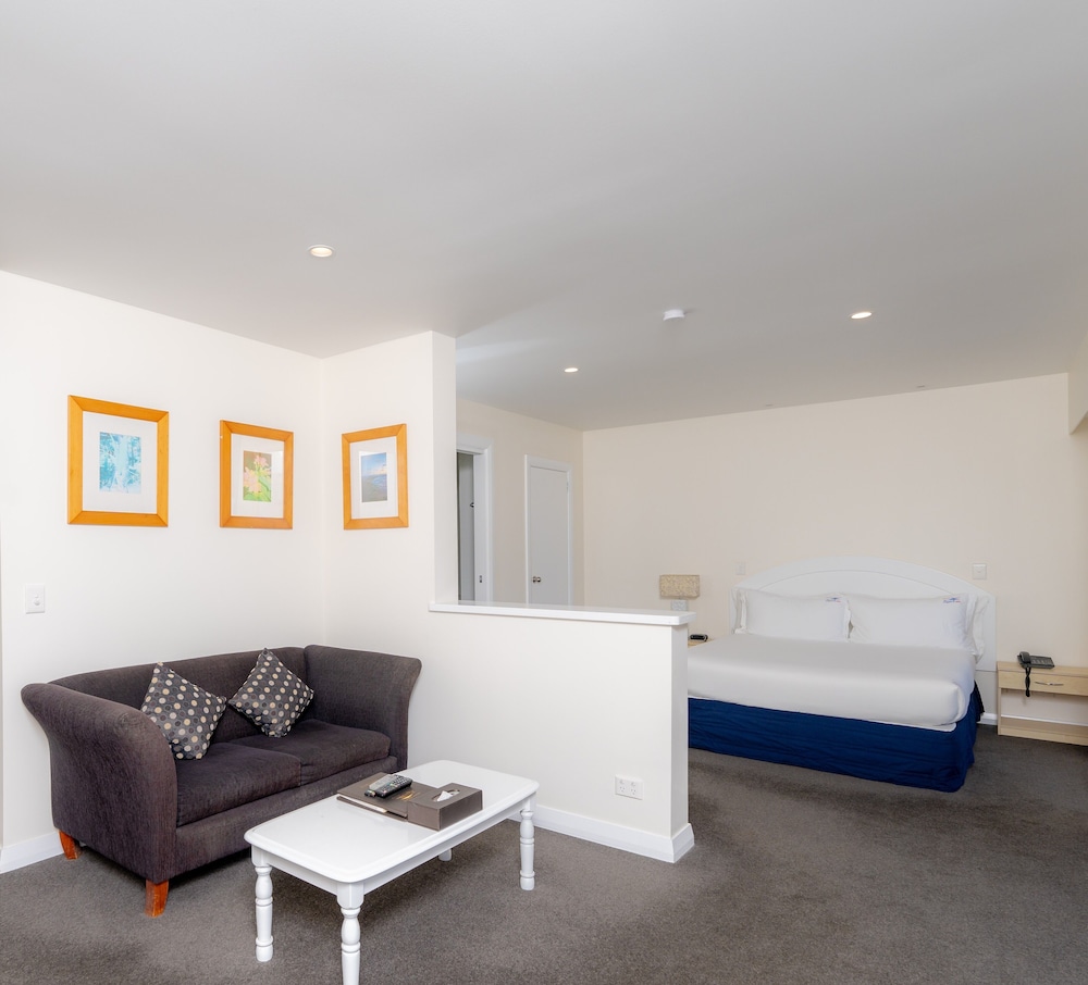 Eveleen Suites photo 1
