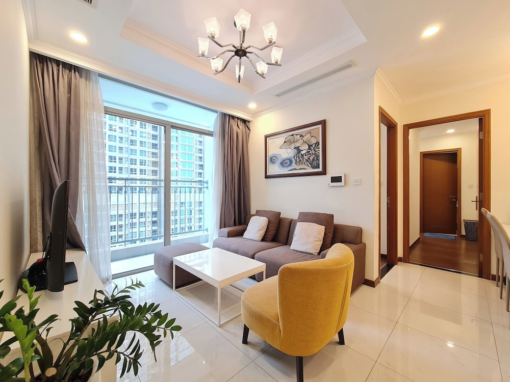 2BR Apartment Landmark Plus Tower with Landmark 81 view - Skyway