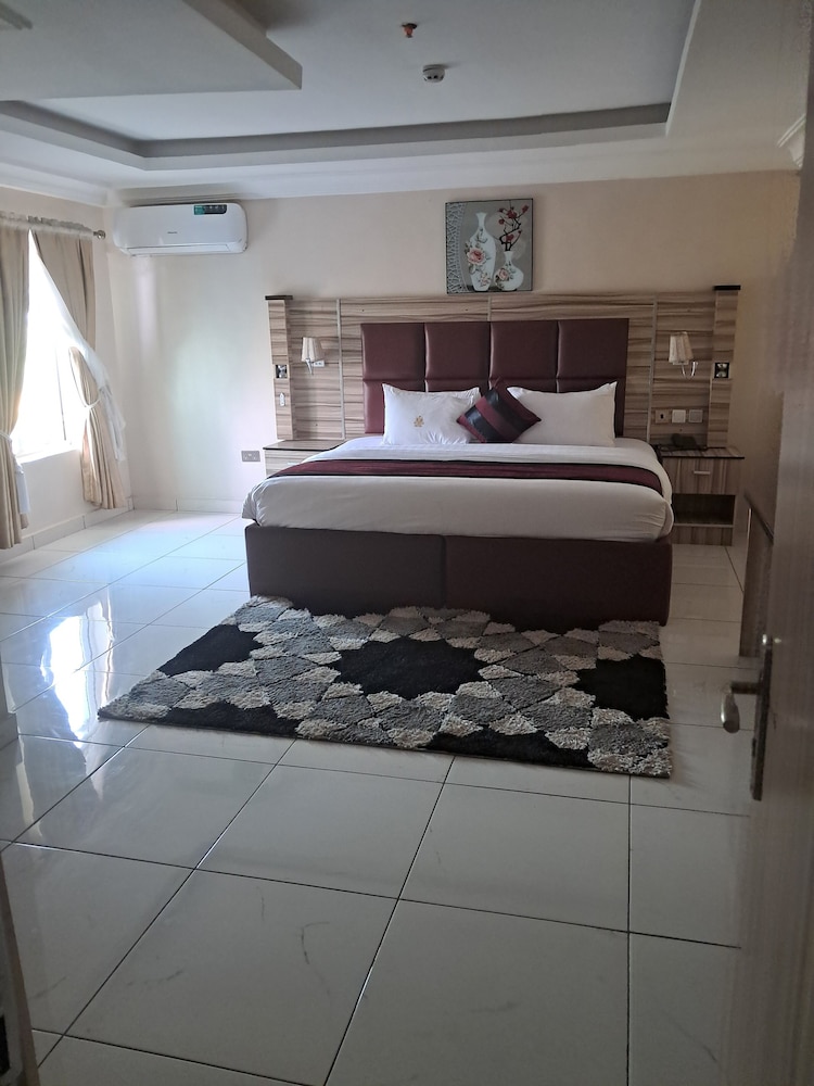 Superior Triple Room, City View