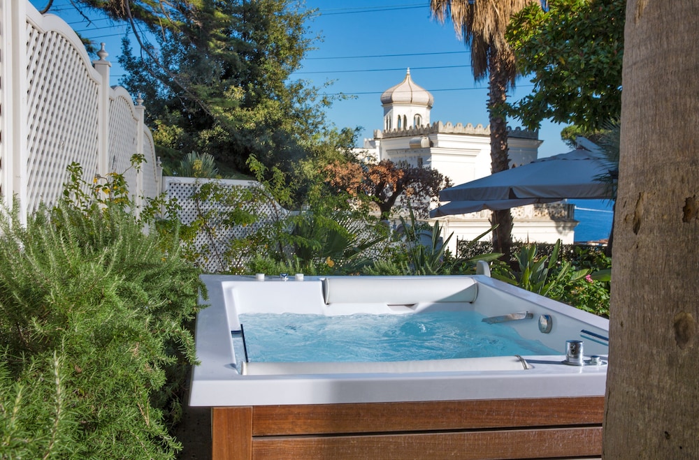 Deluxe Double or Twin Room, 1 Bedroom, Jetted Tub, Garden View - Photo 3