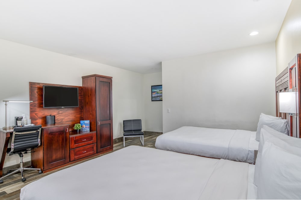 Deluxe Room, 2 Queen Beds - Photo 3