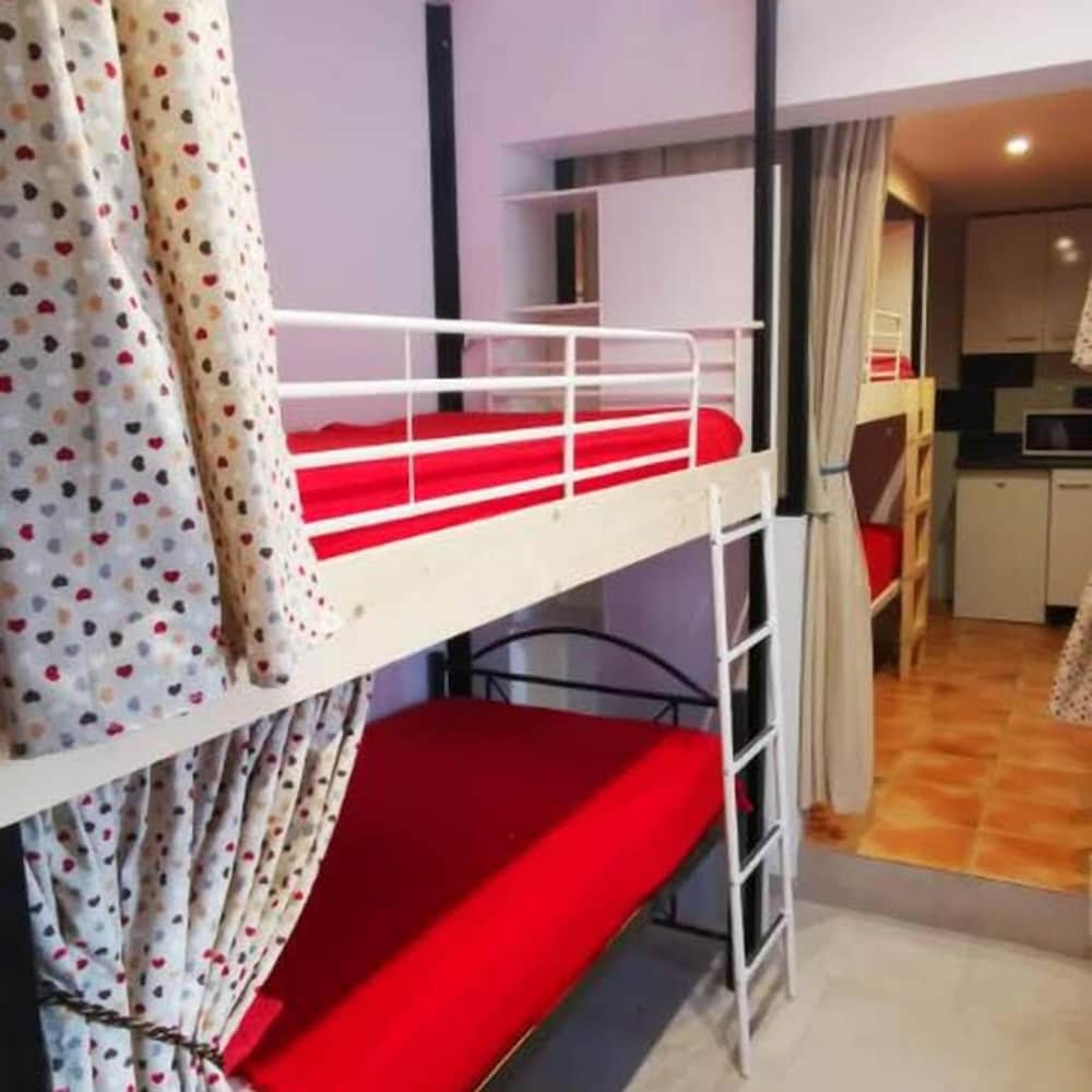 Bed In 7-Bed Mixed Dormitory Room (Casa Sevilla) photo 1