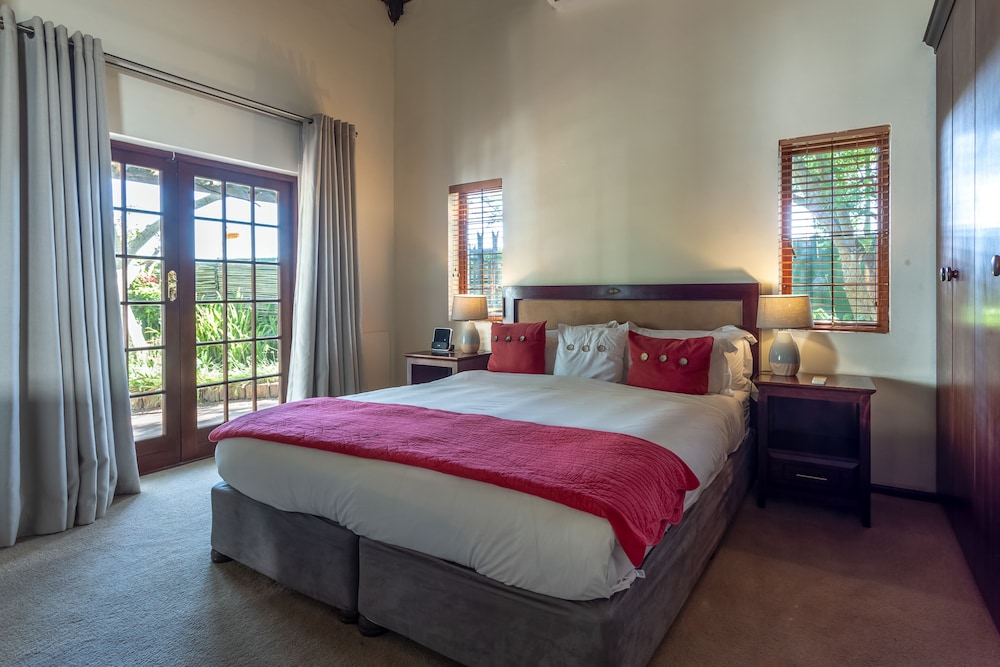 Executive Suite - Photo 11