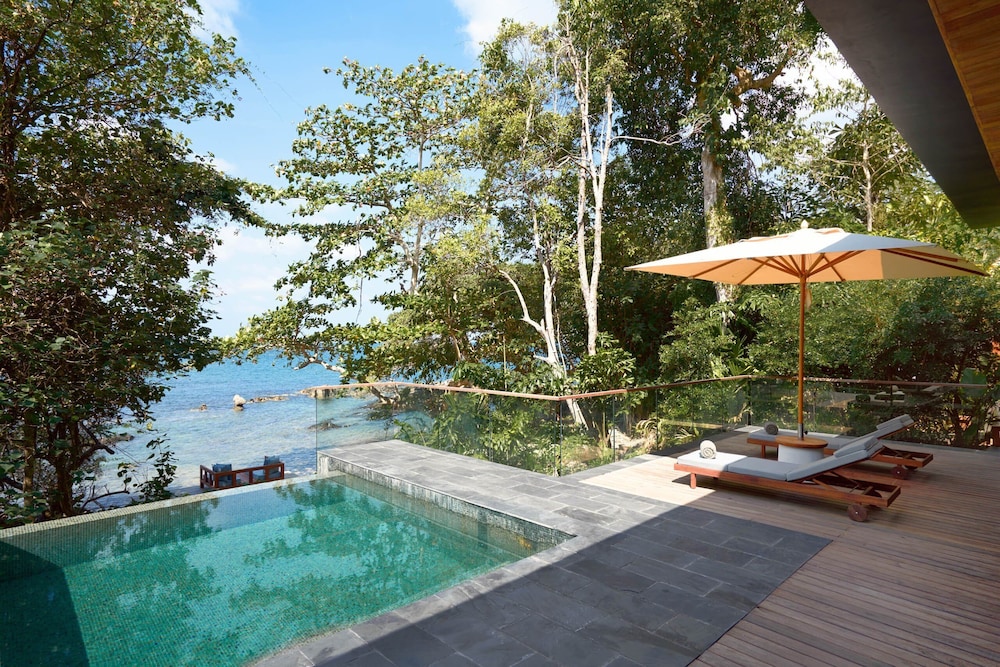 Ocean Front Pool Villa Suite