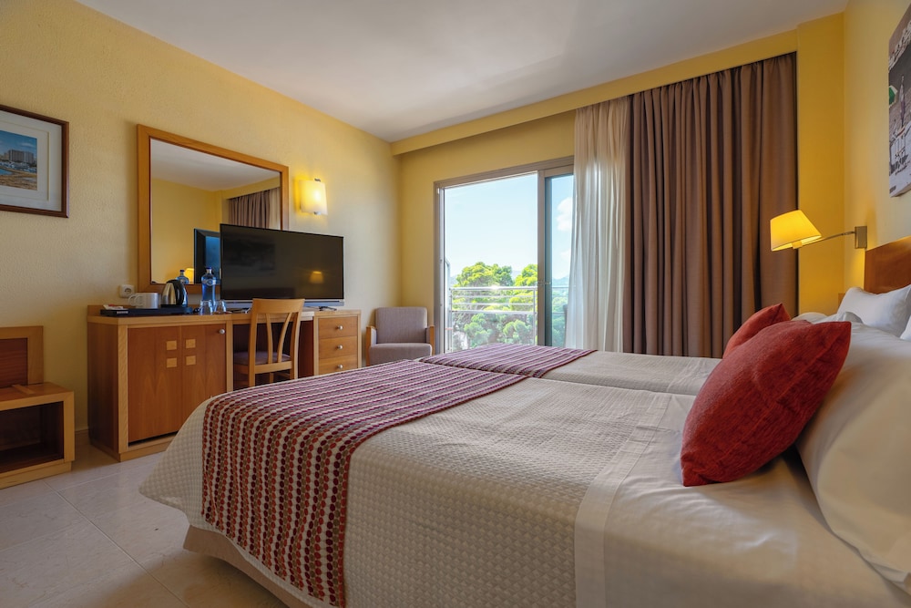 Double or Twin Room, Balcony (2 Adults + 1 Child) - Photo 6