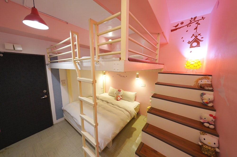 Gallery Quadruple Room, 1 Bedroom, No Windows photo 3