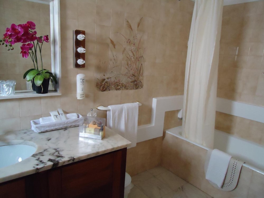 Standard Double or Twin Room - Photo 5