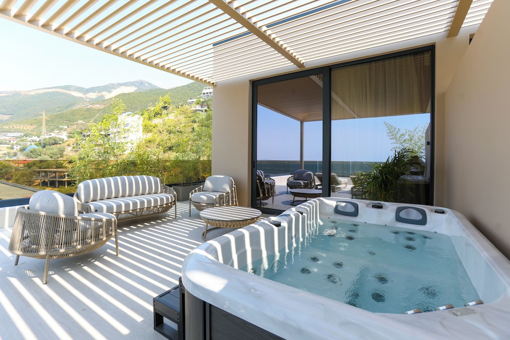 Junior Suite Sea View with Outdoor Jetted Tub