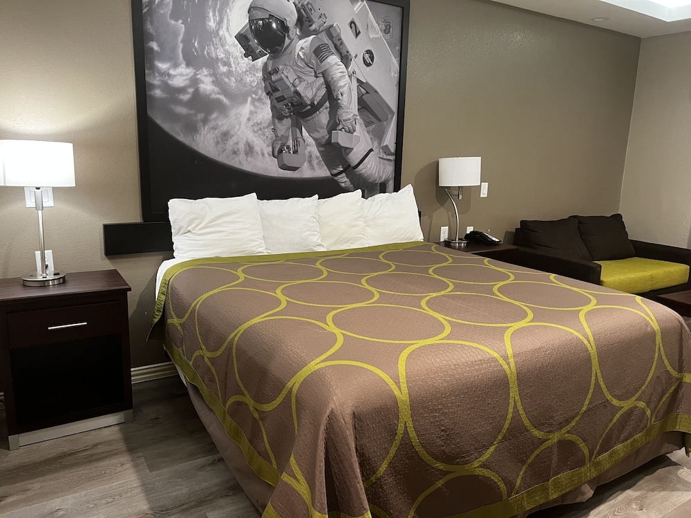 Deluxe Suite, 1 King Bed, Non Smoking - Photo 3