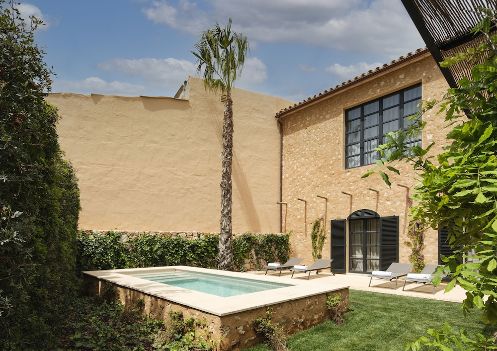 Pool Suite Pool Suite
