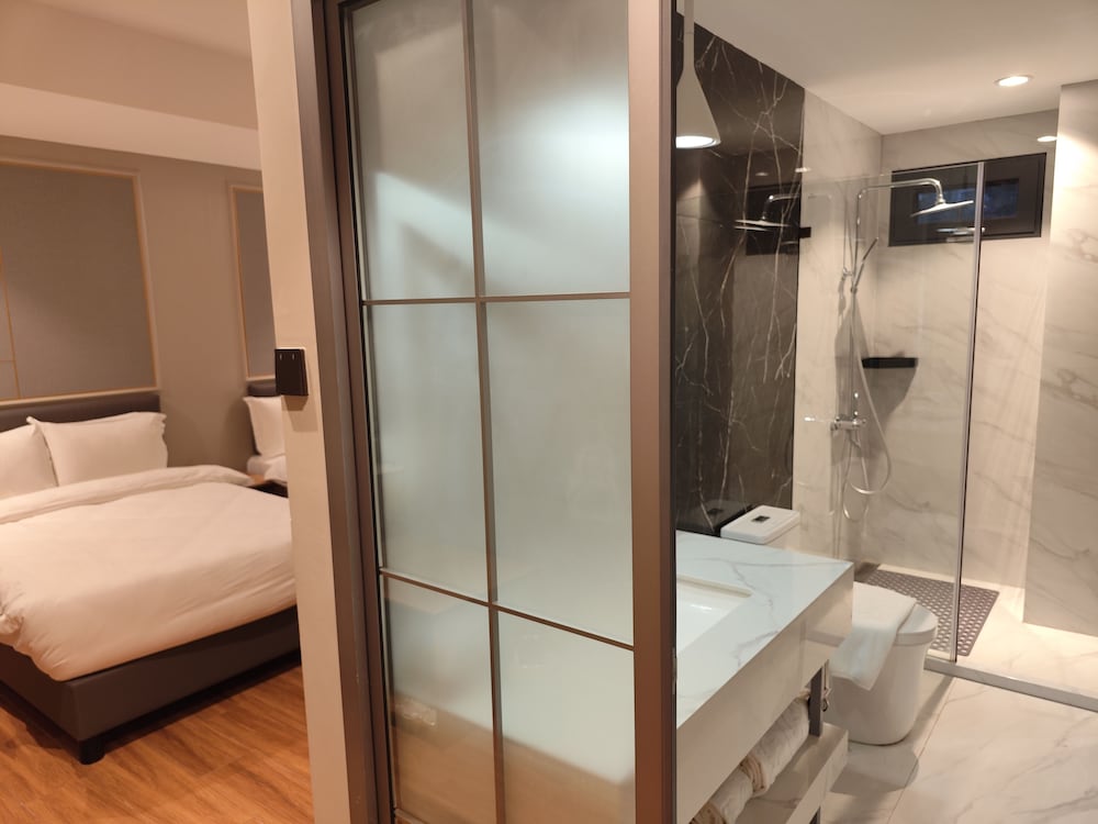 Deluxe Room - Photo 3