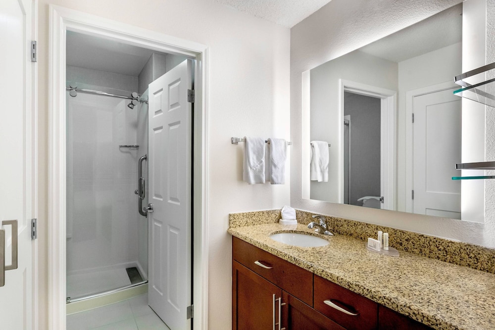 Suite, 1 Bedroom (Mobility/Hearing Accessible, Tub) - Photo 5