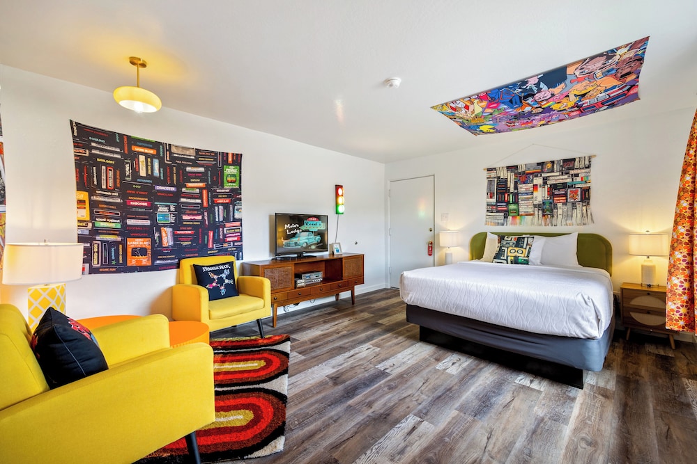 Plane room on Retro Row