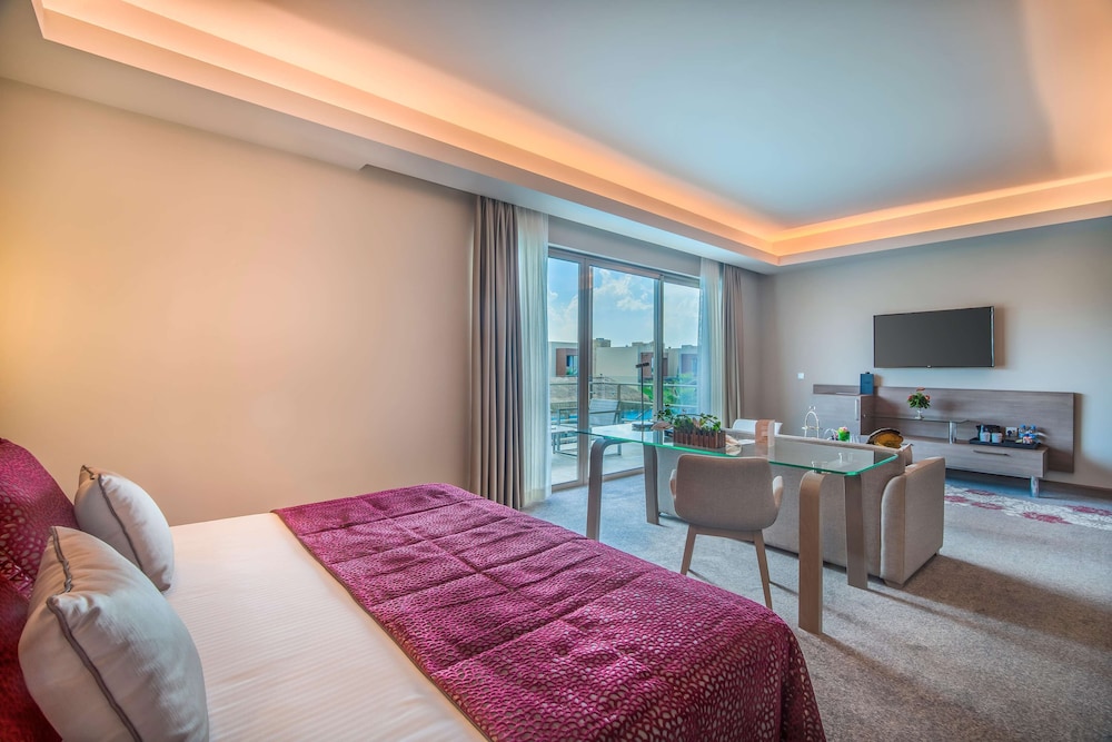 Family Suite, 2 Bedrooms, Non Smoking, Pool View