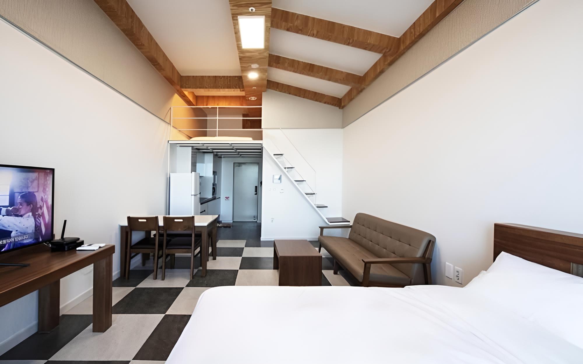 Room (Standard Room A 305 Duplex Ocean View) - Photo 11