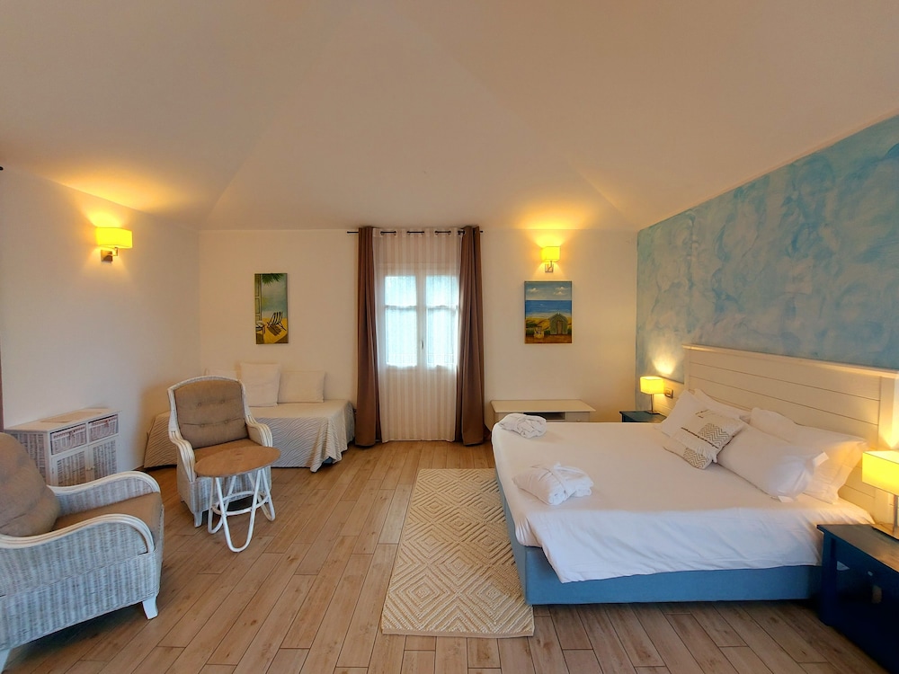 Junior Studio Suite, 1 Queen Bed