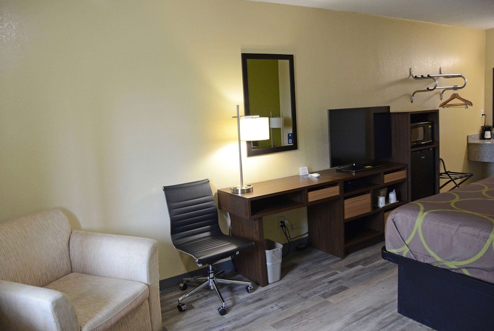 Room, 1 King Bed, Accessible photo 3