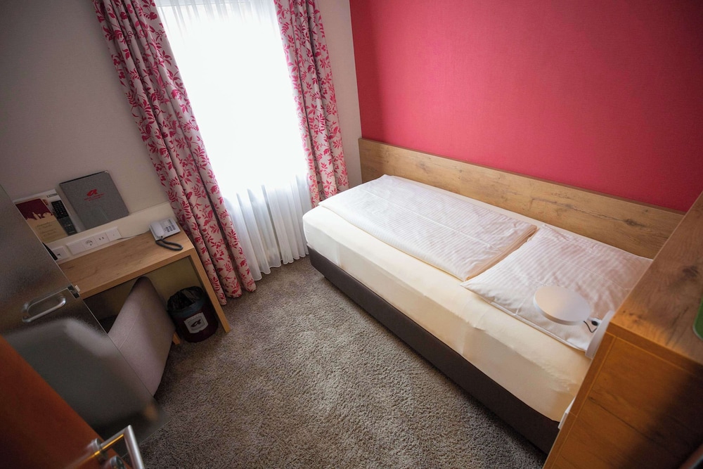 Economy Room, 1 Twin Bed photo 3