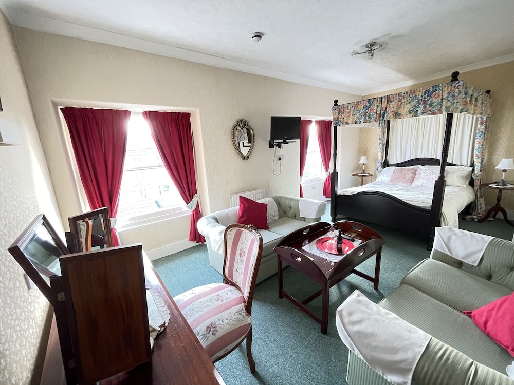 Superior Double Room, Private Bathroom, Sea View (Four Poster Bed) photo 1