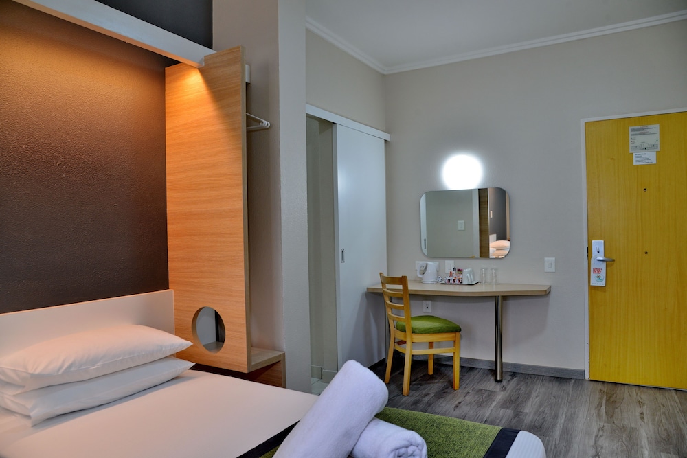 Twin Room, Accessible, Non Smoking photo 2