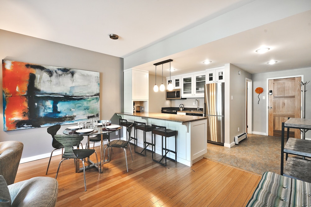 Condo, 2 Bedrooms