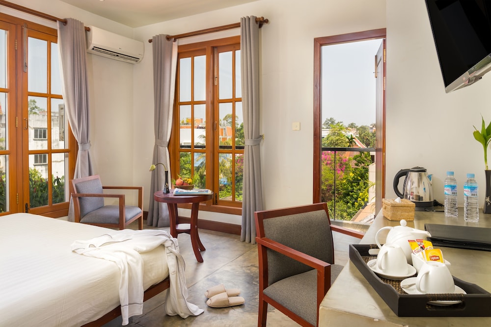 Classic Balcony Room - Free One Way Pick Up