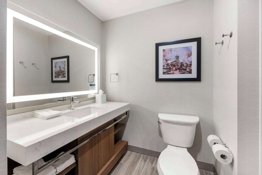 Premium Suite, 1 King Bed, Accessible, Non Smoking - Photo 4