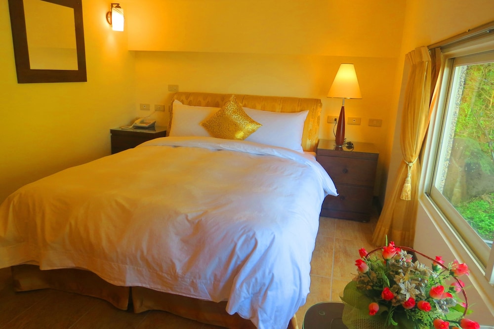Standard Suite, Sea and Mountain View photo 3