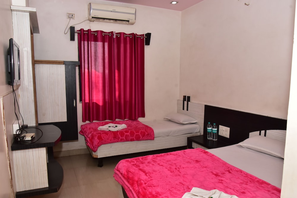 Triple Bed AC - Photo 2