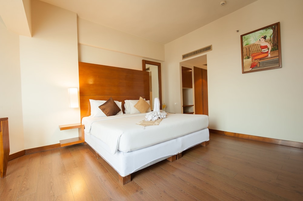 Suite Room - Photo 21