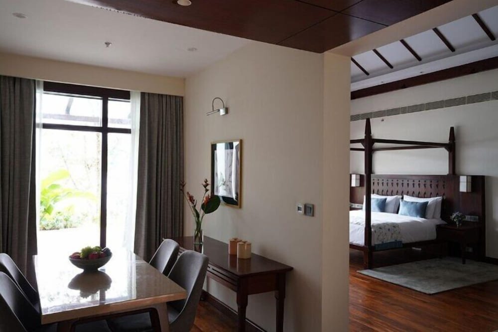 Grand Villa, Lake View (Luxury, Plunge Pool)