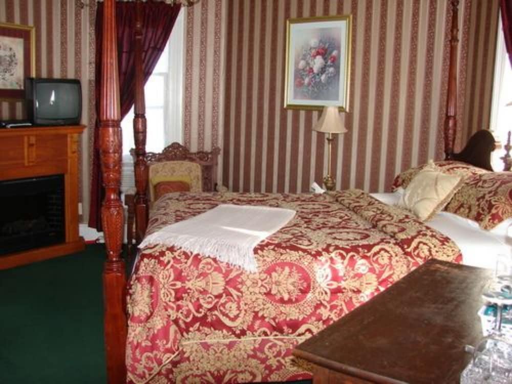 Basic Room, 1 Queen Bed, Jetted Tub photo 1