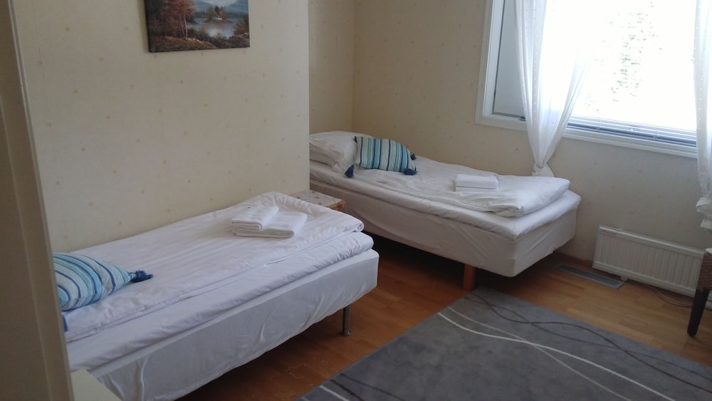 House, 3 Bedrooms photo 2