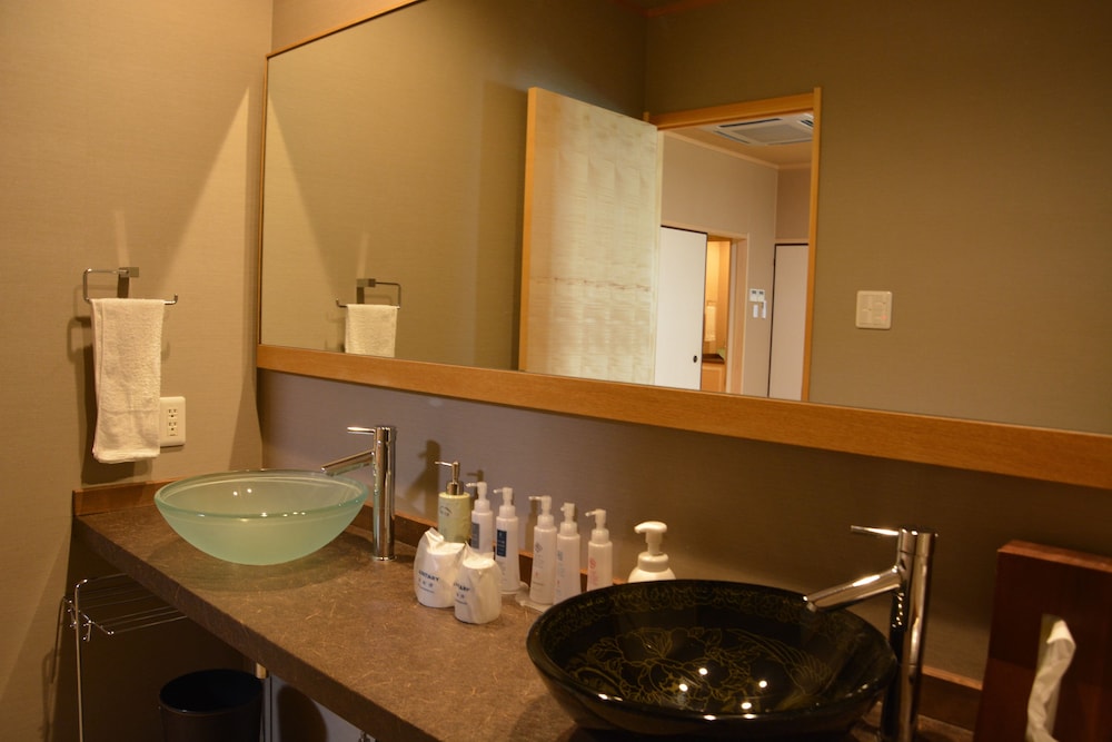 Deluxe Room, Non Smoking, Annex Building thumbnail 6