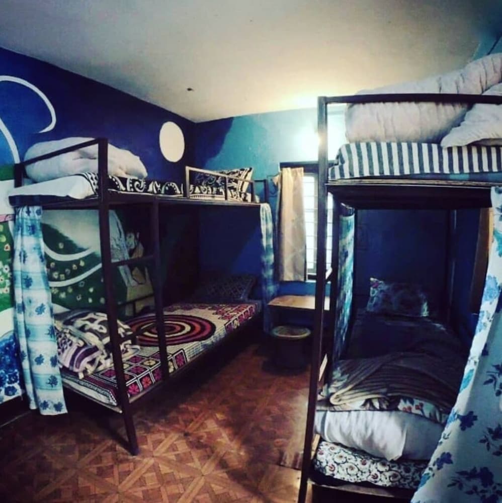 Shared Dormitory, Women only