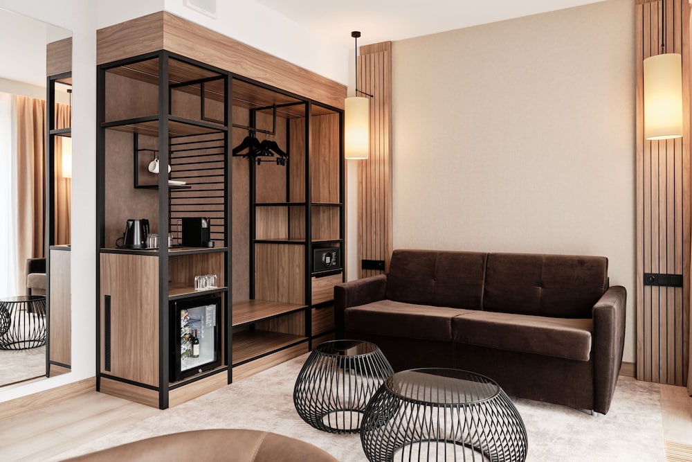 Junior Suite, 1 Bedroom, Balcony - Photo 1