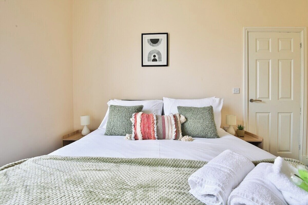 House (Tranquil 3-Bed Home in Cardiff)
