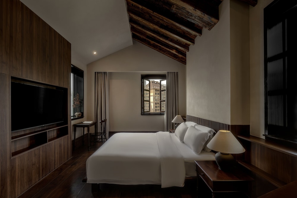 Luxury Double Room, Patio, River View