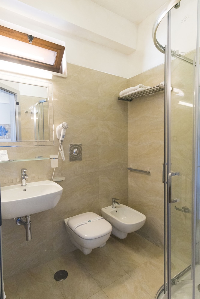 Economy Double Room, 1 Double Bed, Garden View (Tipo G3-2) photo 3