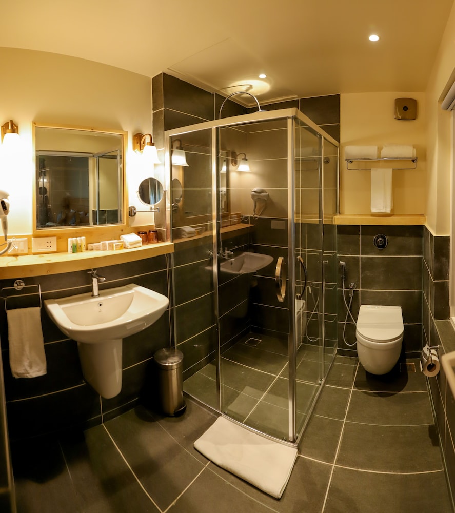 Superior Room with Private Balcony - Photo 8