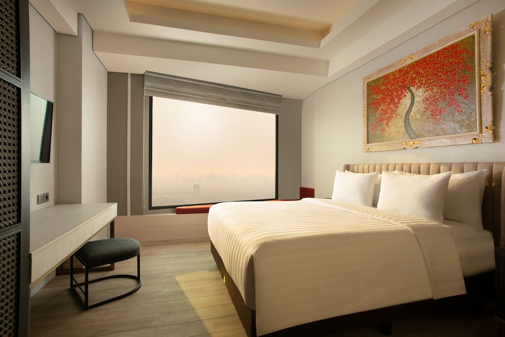 Superior Room, 1 King Bed (Free 1 Cup of Starbucks Upon Arrival)