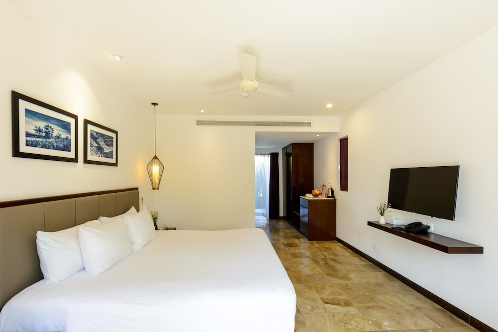 Premier Double or Twin Room, Bathtub photo 2