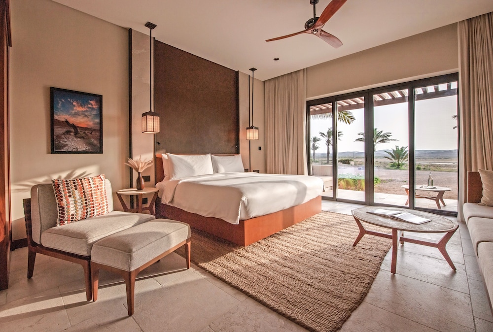 Room, 1 King Bed, Terrace, Lagoon View - Photo 4